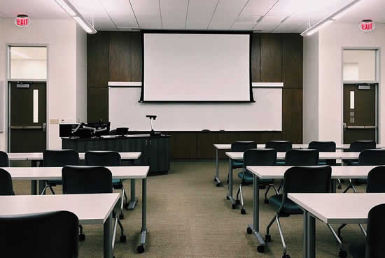 汉语言文学适合哪些岗位(汉语言文学师范类考公务员能报什么岗位)